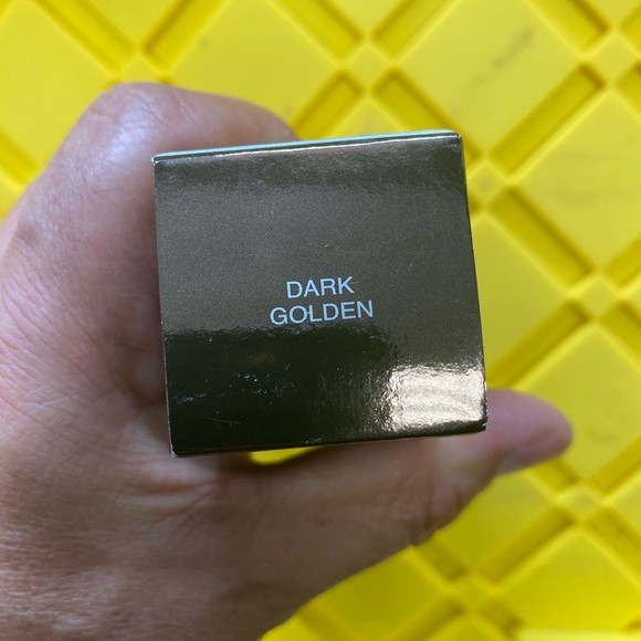 BECCA aqua luminous perfecting foundation - Shade: dark golden - Picture 5 of 6